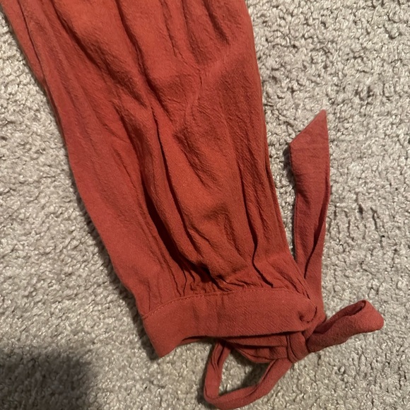 V-neck Jumpsuit with spaghetti straps. Bows on waist and ankles - Picture 3 of 3